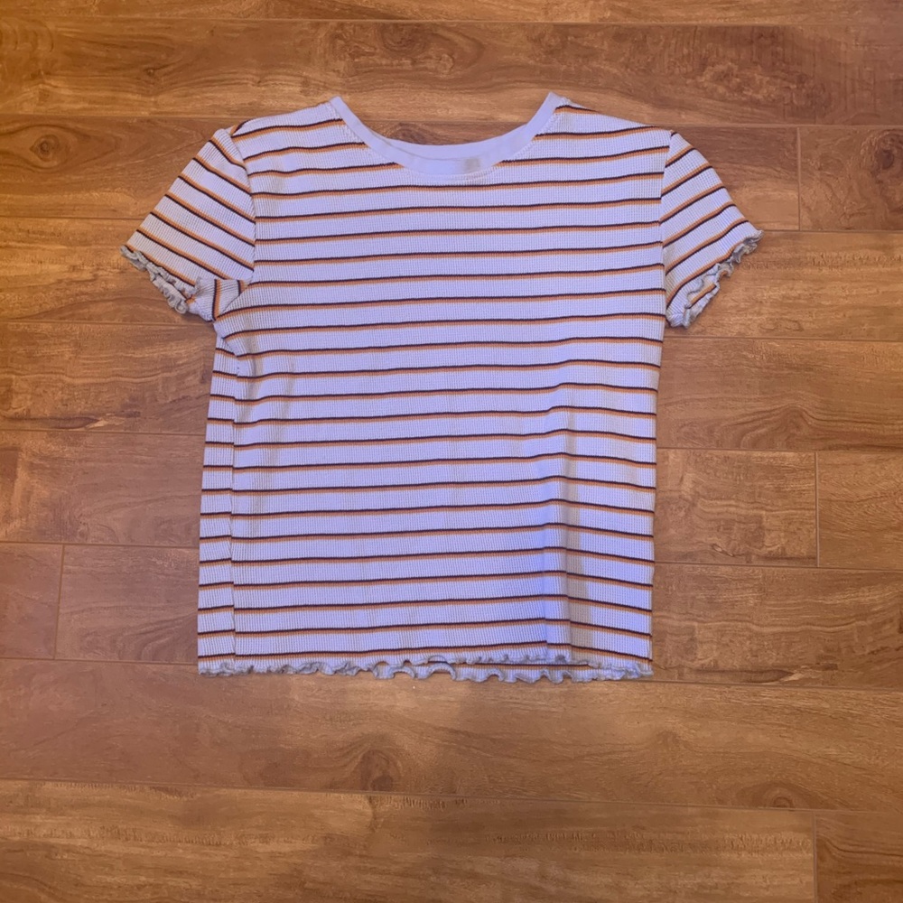 Ribbed shirt with lettuce edge. AMAZING condition
